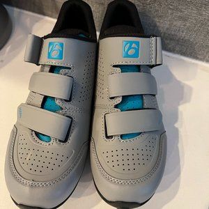 NWOT Bontrager Adorn Mountain Bike Shoes - Women's | US 8